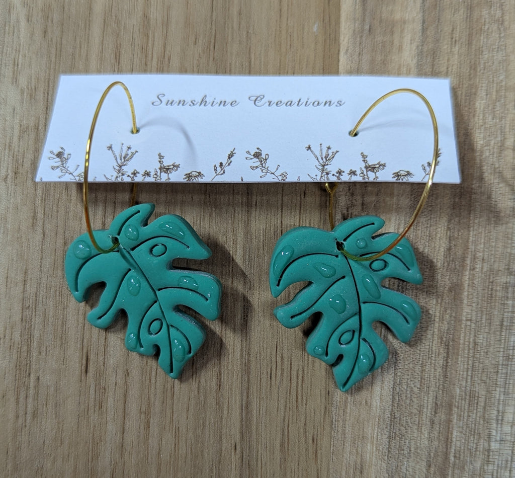 Monstera leaf with water drops earrings
