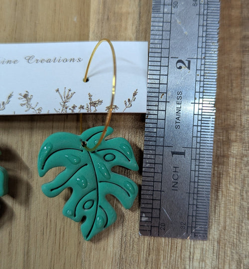 Monstera leaf with water drops earrings